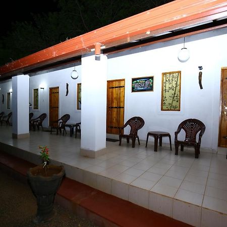 Hotel Amadi Rest Kataragama Zewnętrze zdjęcie