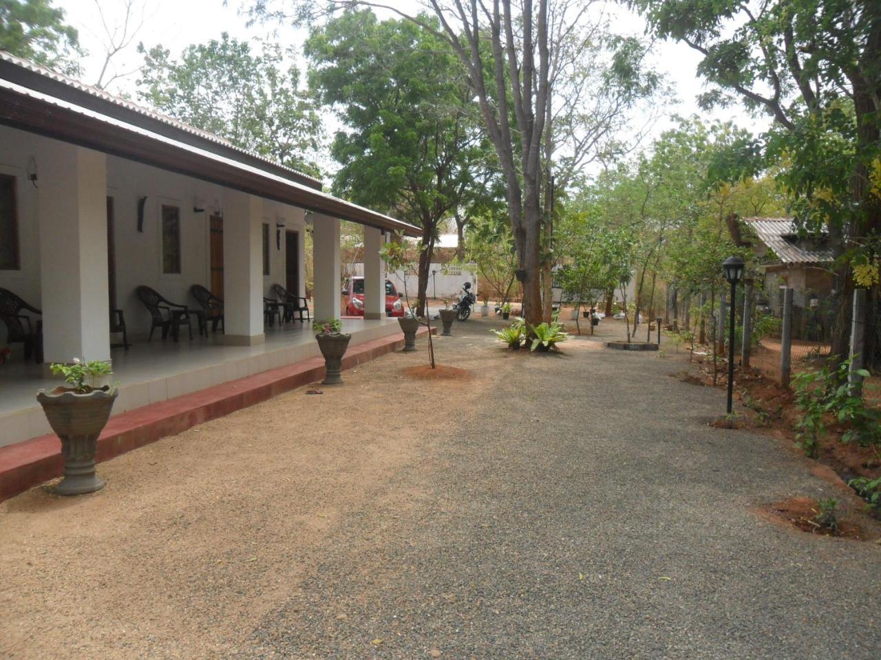 Hotel Amadi Rest Kataragama Zewnętrze zdjęcie