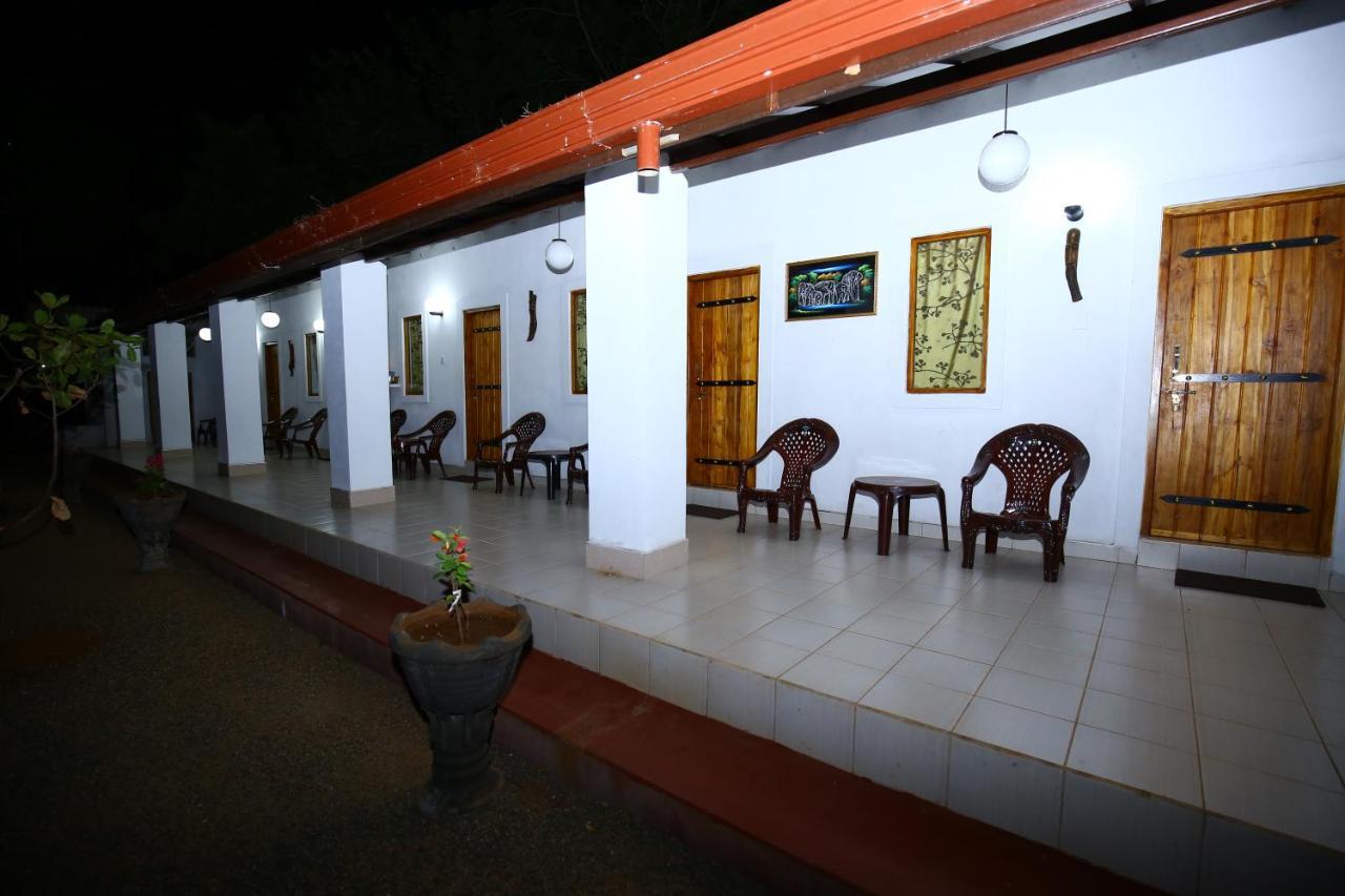 Hotel Amadi Rest Kataragama Zewnętrze zdjęcie